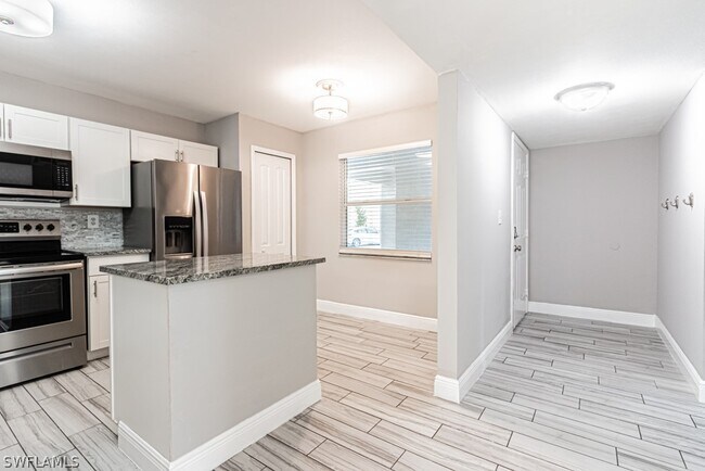 Building Photo - 1392 Churchill Cir