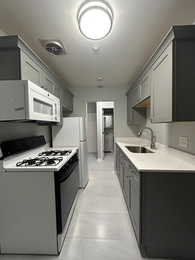 Foto del edificio - Court of Birch and Spruce Apartments