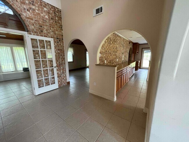 Building Photo - 17996 TX-105