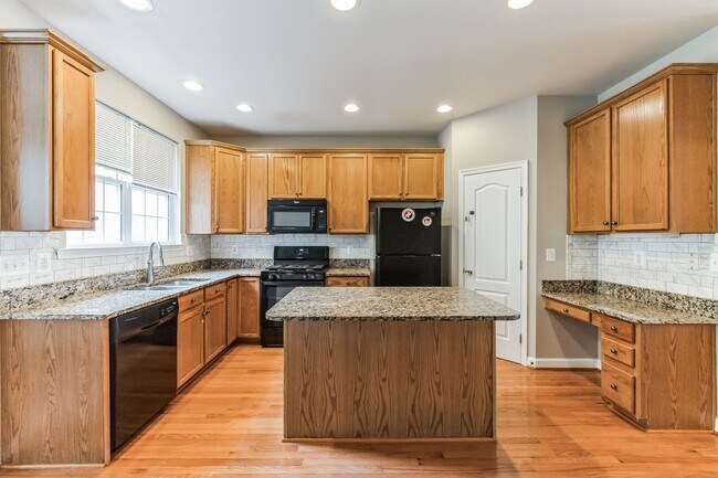 Building Photo - Stunning 3Bd/3.5Bth TH in the Serene Grove...