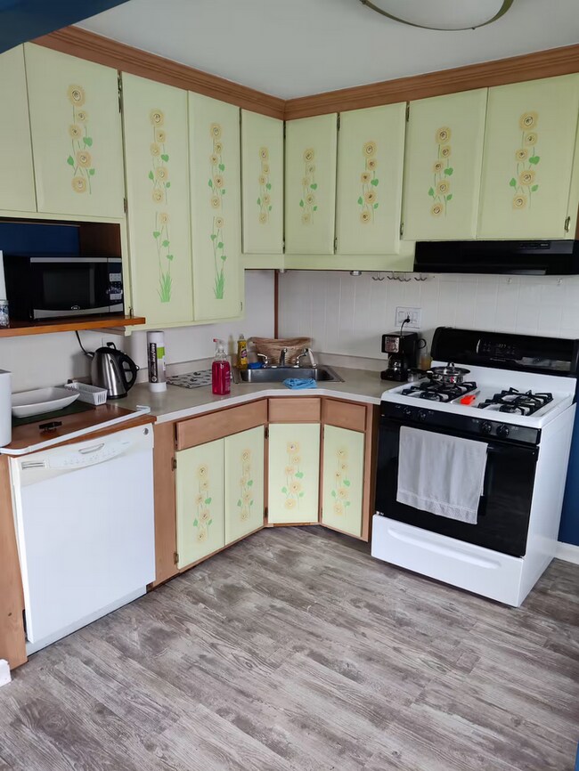 Foto del edificio - 160 Azalea Rd