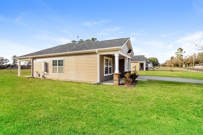 Building Photo - 1219 Lakeshore Dr