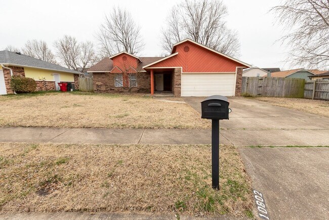 Building Photo - Rare four bedroom Owasso home! Get it befo...