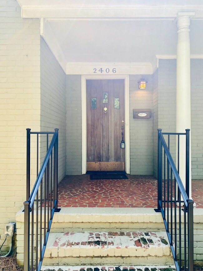 Building Photo - 3 BR/2 BA Home in Chantilly Neighborhood