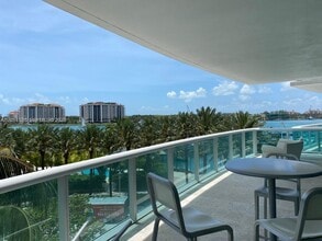Building Photo - 1000 South Pointe Dr
