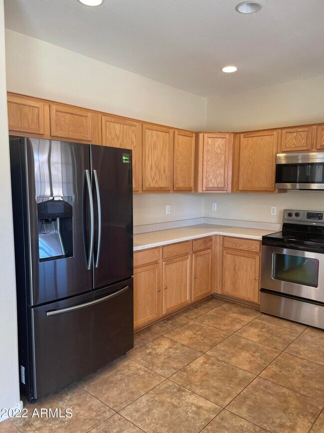 Building Photo - 17666 W Molly Ln
