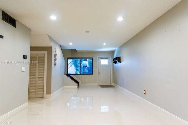 Foto del edificio - 3 br, 2.5 bath Townhome - 4576 SW 139th Ct