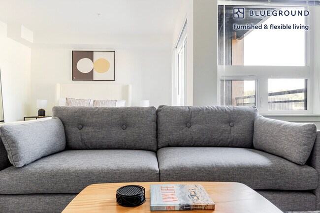 Foto del edificio - 4609 Union Bay Pl NE