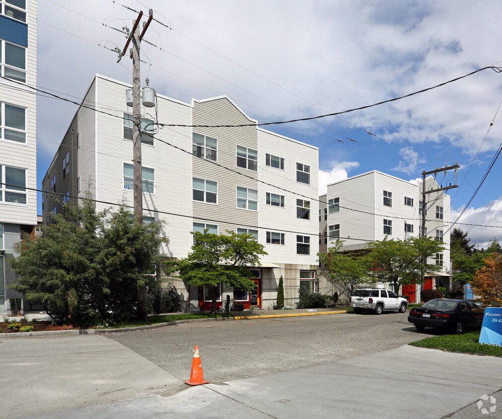 Primary Photo - Gilman Court