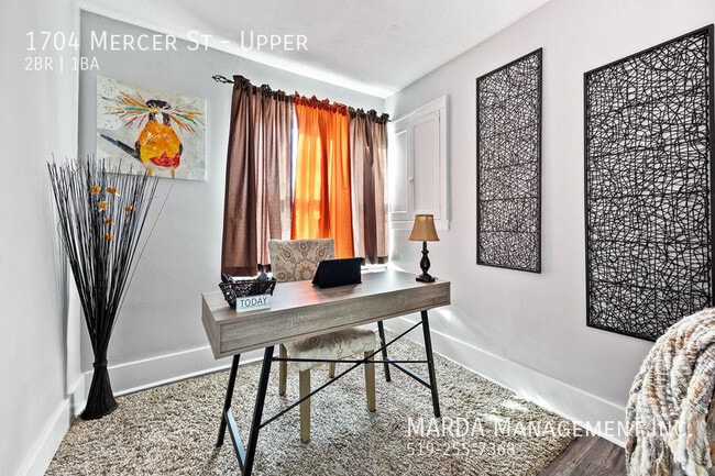 Building Photo - CHARMING 2-BEDROOM/1BATH UPPER UNIT IN CEN...