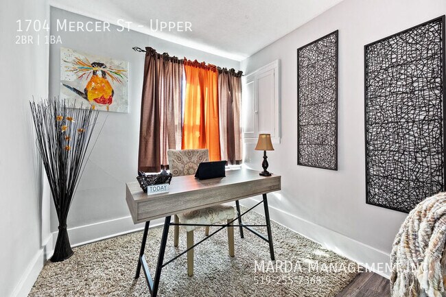 Photo du bâtiment - CHARMING 2-BEDROOM/1BATH UPPER UNIT IN CEN...