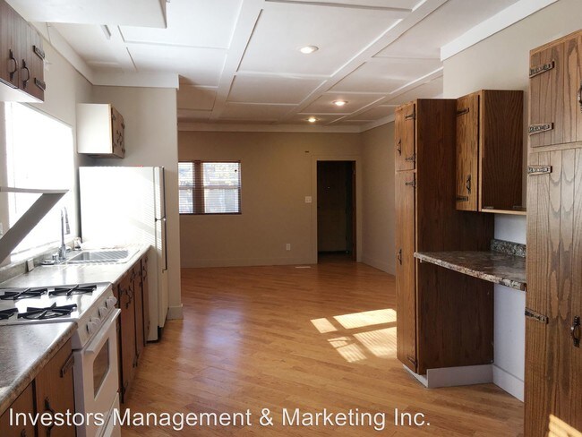 Building Photo - 3 br, 2 bath Apartment - 204 8th Street NW