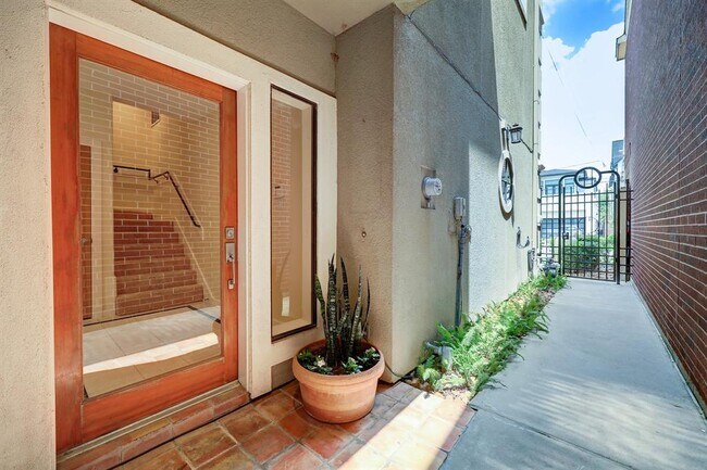 Foto del edificio - 2304 Brun St