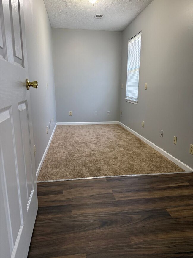 Foto del edificio - 2 bedroom 2 bath townhouse