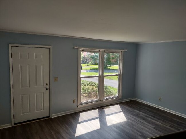 Building Photo - 201 Blue Lake Dr