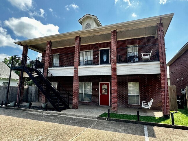 Foto del edificio - 4/4 Duplex in the Baylor Bubble!