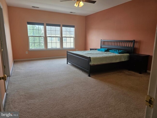 Building Photo - 44259 Huron Terrace