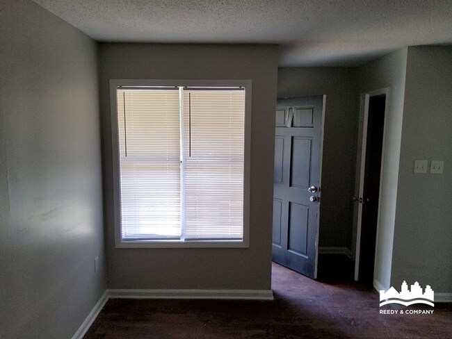 Foto del edificio - 6423 Oak Park Dr