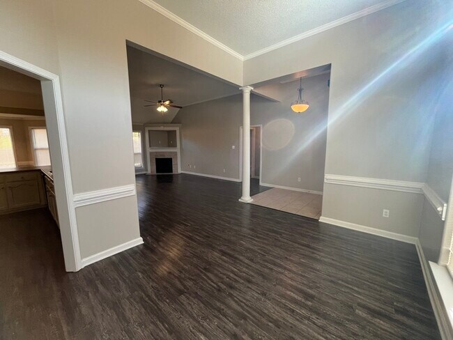 Building Photo - 1412 Leery Cove