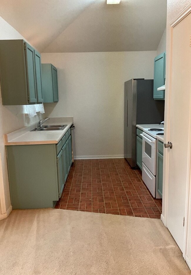 Foto del edificio - NEW IN MANAGEMENT - AVAILABLE NOW!