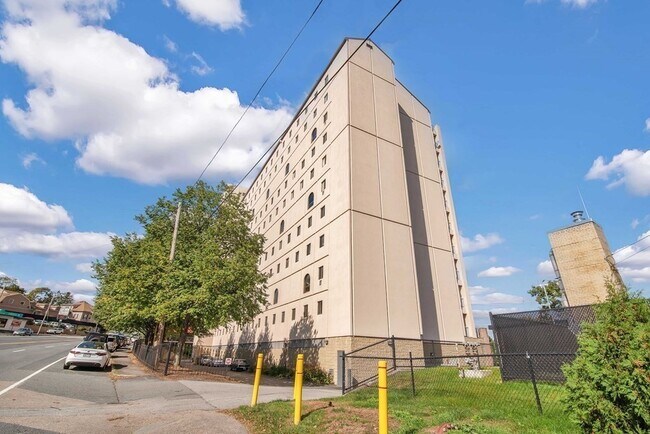 Building Photo - 65 Lake Ave