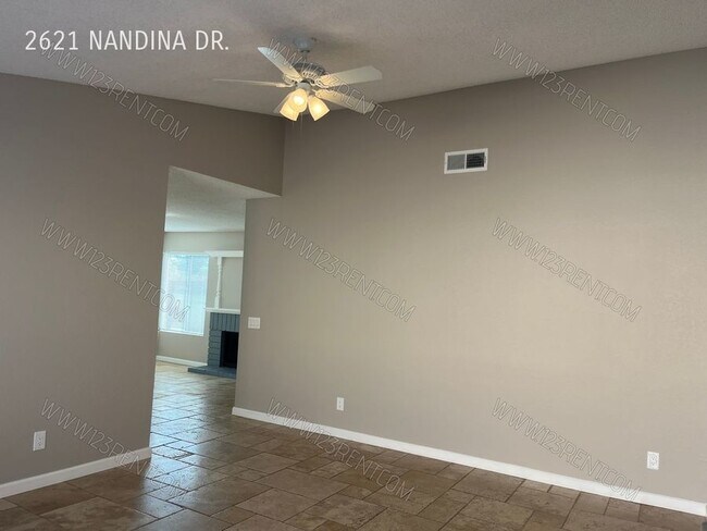 Foto del edificio - 3BD/2BTH ONE STORY HOME IN PALMDALE EAST