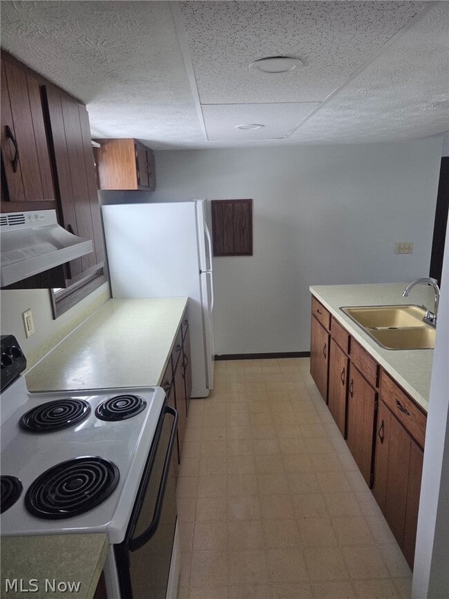 Building Photo - 515 Leonard Ave SW