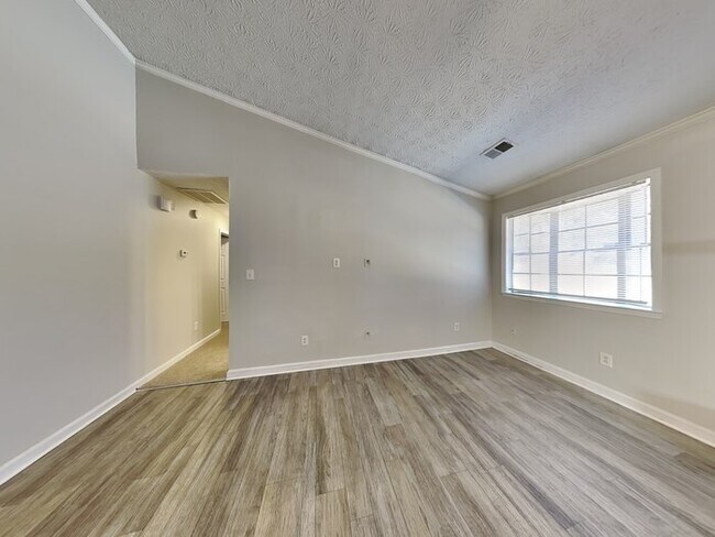 Building Photo - Move-in and receive $1,645 off rent!