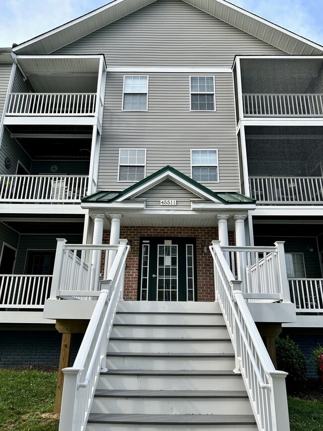 Building Photo - 45511 Westmeath Way