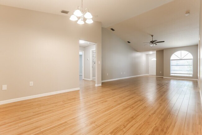 Foto del edificio - 5026 25th St E