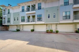 Building Photo - 2415 Stutz Dr