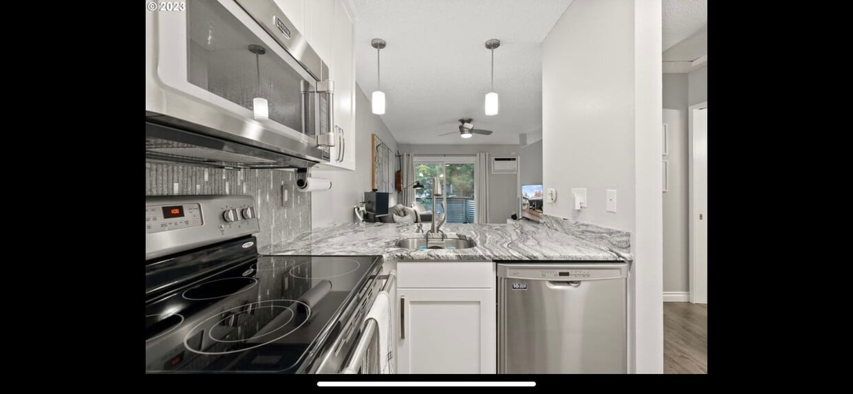 Photo - 8739 SW Brightfield Cir (Portland, OR)