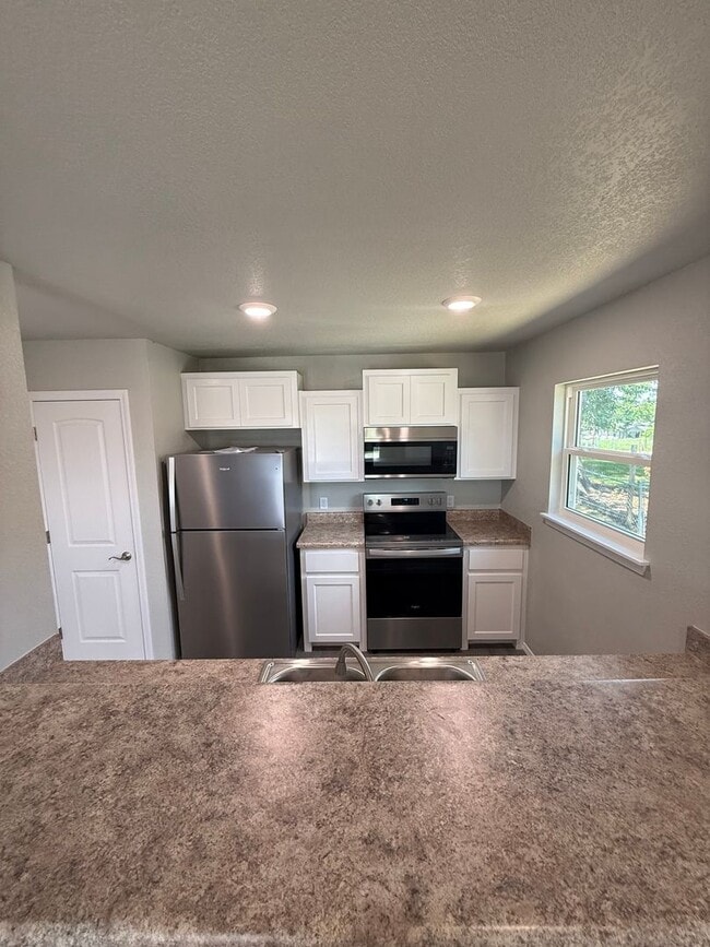 Building Photo - 2109 Birnie Ave