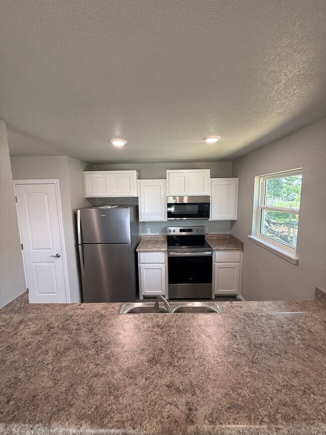 Foto del edificio - 2109 Birnie Ave