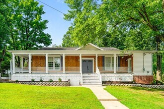 Building Photo - 8513 Thomas Dr