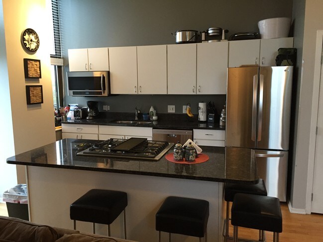 Living area - 811 S Lytle St