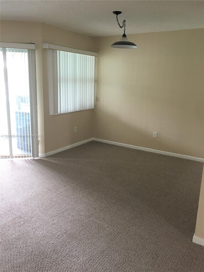 Foto del edificio - 2610 SE 21st Ct