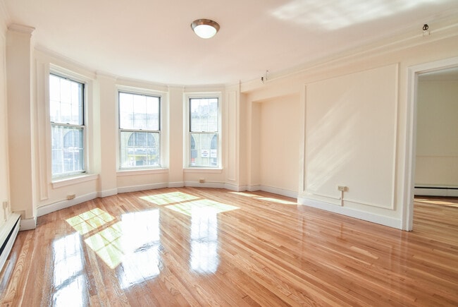 Building Photo - 1284 Beacon St