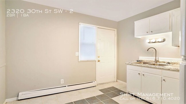 Building Photo - 2320 #2 30th Cozy and updated Apartment