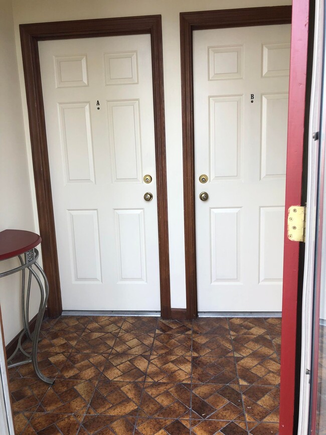 House foyer - 121 Kearsarge St