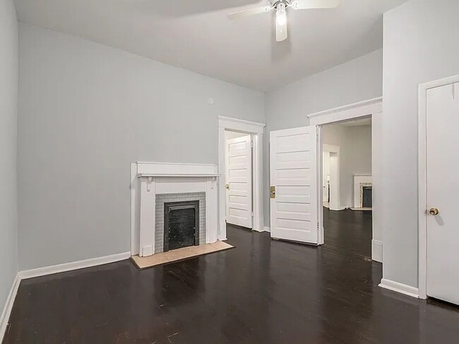 Building Photo - Spacious 3bd/2ba in Capitol View w/ Huge F...