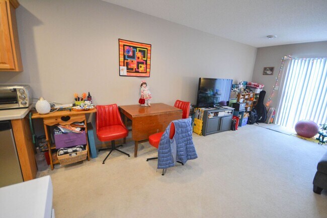 Foto del edificio - 2br townhouse near many shopping & dining ...