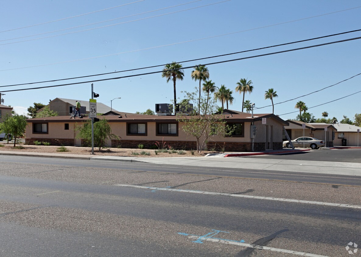 Primary Photo - El Jardin