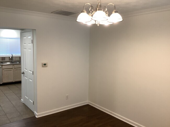 Foto del edificio - 2377 Ferndown Dr