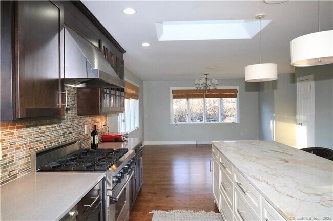 Foto del edificio - 950 Rock Rimmon Rd