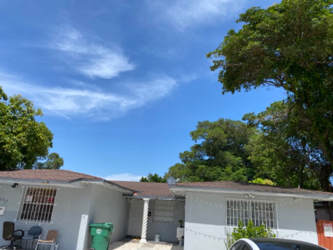 Foto del edificio - 3315 NW 19th Ave