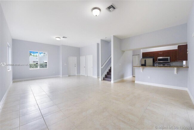 Building Photo - 2730 SW 26th St