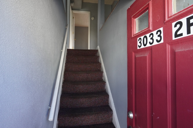 Photo - 3033 Hamilton Ave Apartment