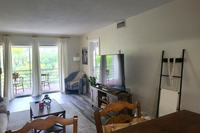 Foto del edificio - 1400 NE 57th St