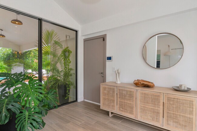 Foto del edificio - 8175 Dittmar St